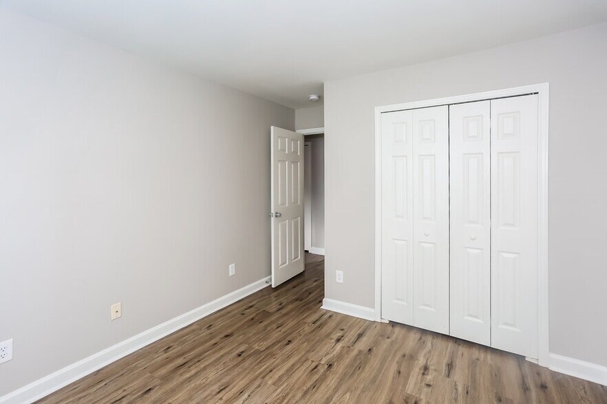 Building Photo - 11016 Thousand Oaks Dr