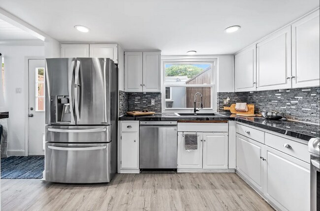 Building Photo - 13340 Kit Ln