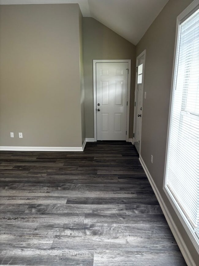 Building Photo - Beautiful 3 bedroom, 2 bath home