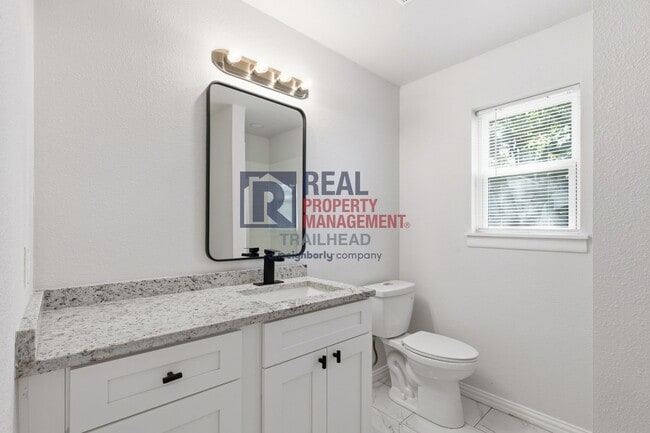 Building Photo - Spacious Modern 5 Bed / 2.5 Bath + 1 Bed / 1 Bath ADU in Wedgwood