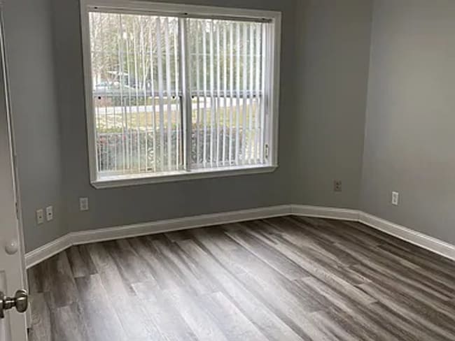 Building Photo - 3/2.5 bath home with large yard!