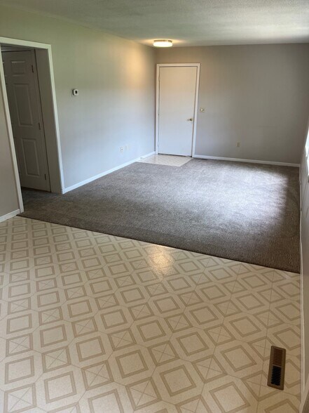 Building Photo - 513 Elm Ave