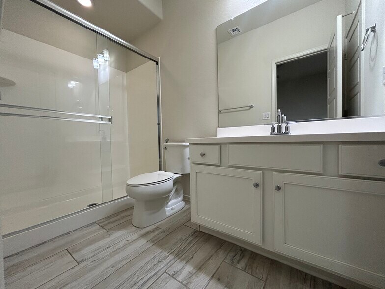 Building Photo - 8909 W Missouri Ave