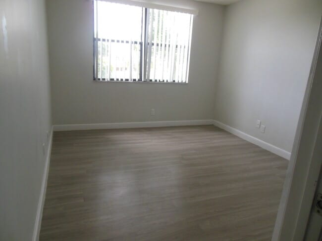 Building Photo - TWO BEDROOM TWO BATHROOM! WATERFRONT COMMUNITY