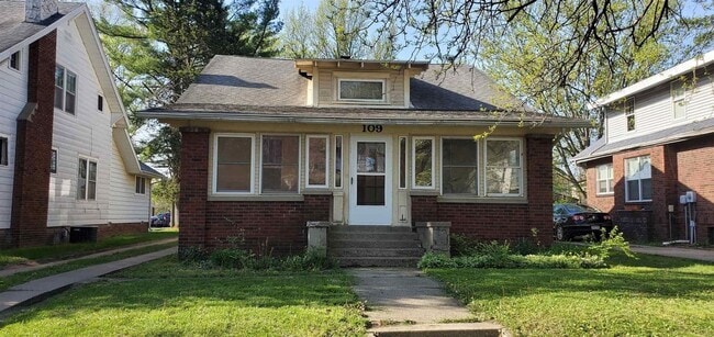 Primary Photo - 4 Bedroom Right on Purdue Campus - AVAILAB...