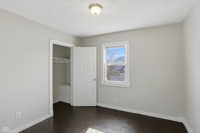 Building Photo - 510 N Beville Ave