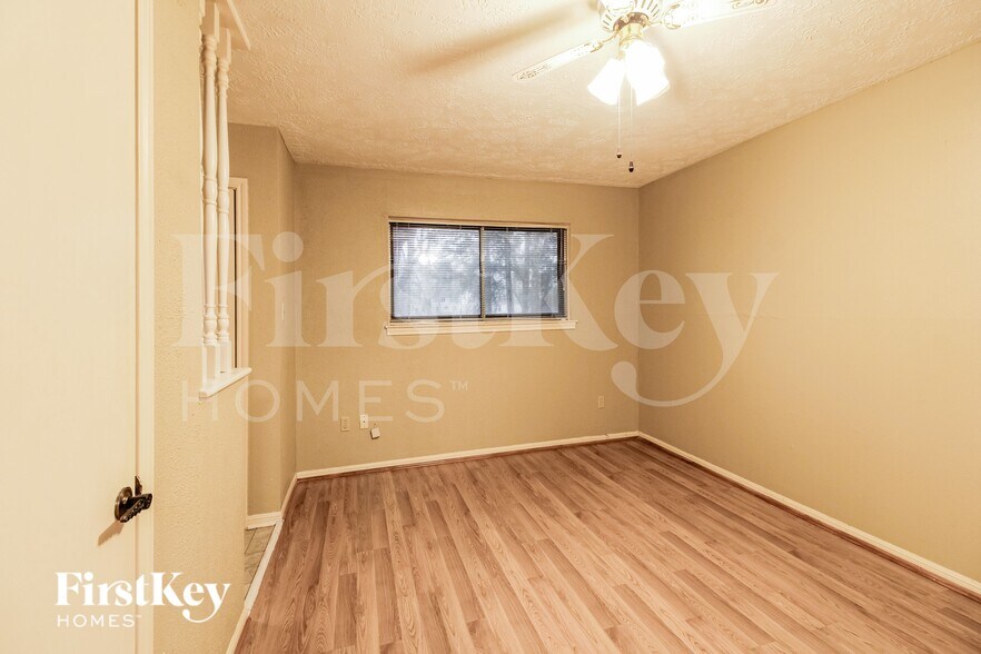 Building Photo - 353 Dawn Hill Dr