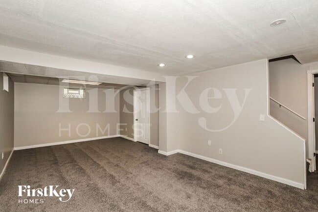 Building Photo - 2843 Cranbrook Dr