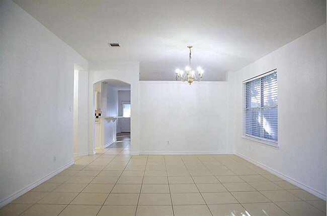 Building Photo - 805 Settlement St