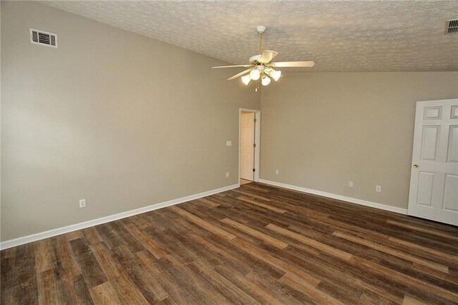 Building Photo - 1490 Creek Pointe Cir