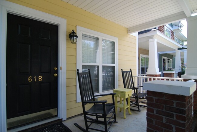 Building Photo - 2 Bedroom, 2.5 Bath in Hampton Forest - Av...