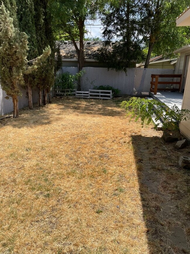 Building Photo - Nice 3 bedroom 1 Bath Home-Fully Fenced Ba...