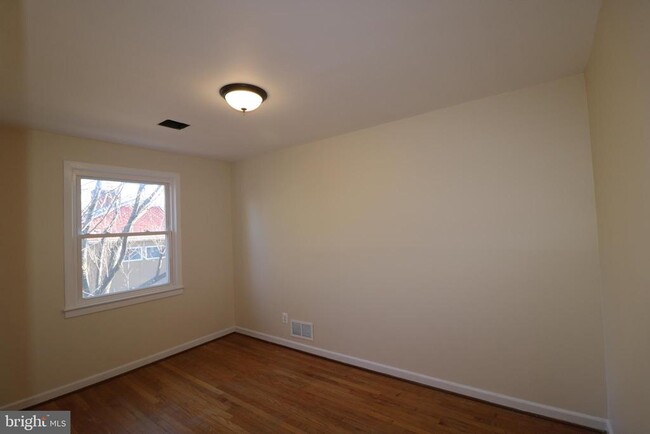 Building Photo - 4325 Maple Ave
