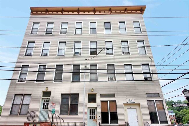 Building Photo - 332 Jackson St