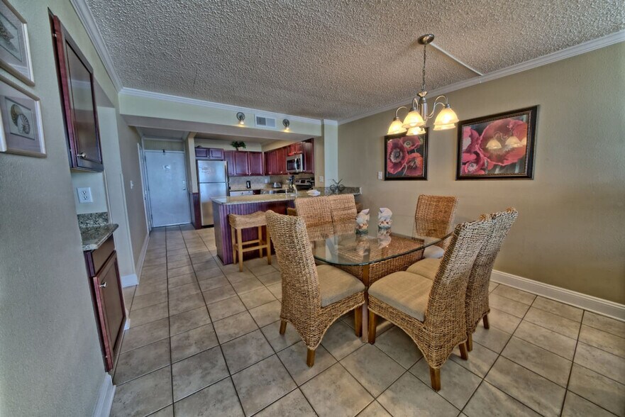 Building Photo - 7205 Thomas Dr