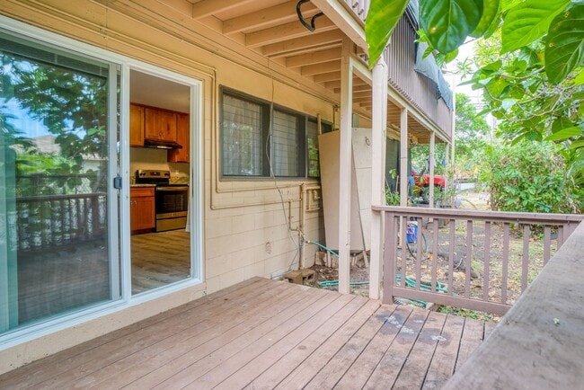 Building Photo - 1 bedroom 1 bath Makai side