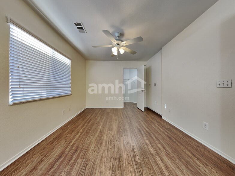 Building Photo - 1951 Silver Whisper Ave