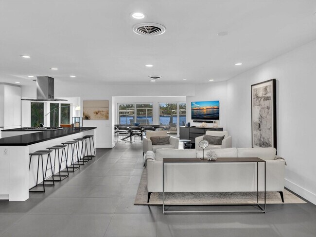 Building Photo - 1640 NE 43rd St