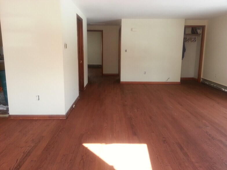 Building Photo - 36 Cherry Ave