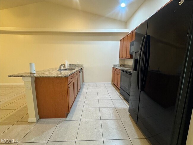 Building Photo - 409 Nicholas Pkwy W