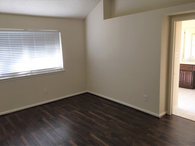 Building Photo - 3318 Kempwood Dr