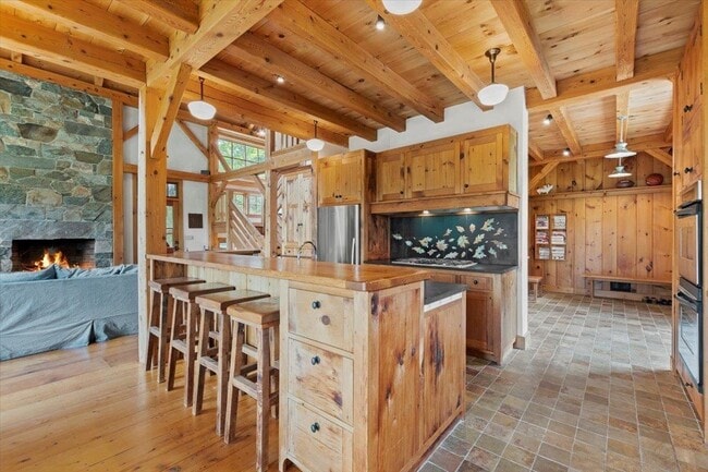 Building Photo - 36 Moses Pond Rd