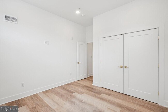 Building Photo - 5034 Florence Ave