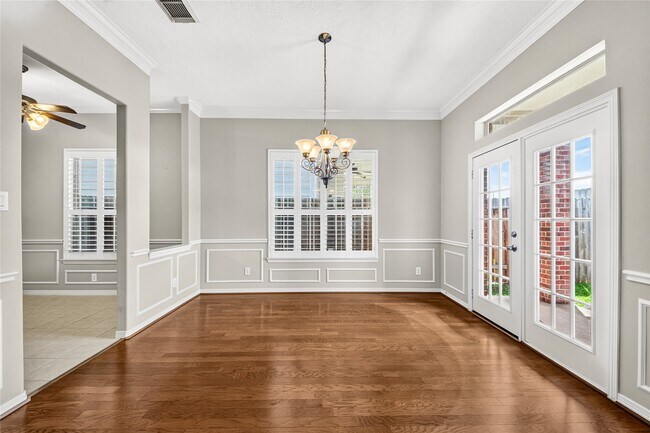Building Photo - 1470 Sherwood Park Cir