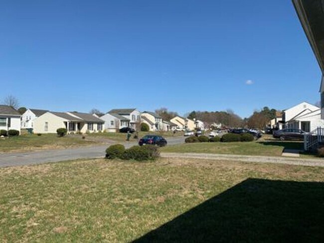 Building Photo - 3 bed 2 bath in Henrico! Yard, Central HVAC, laundry, great neighborhood!