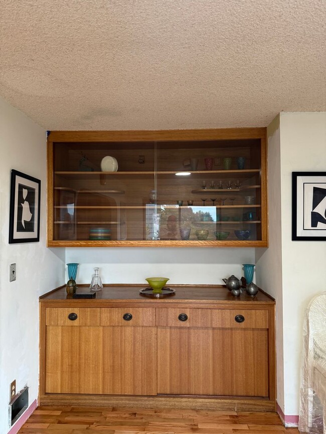 Building Photo - Uptown Mid Century Home, Newly Remodeled w...