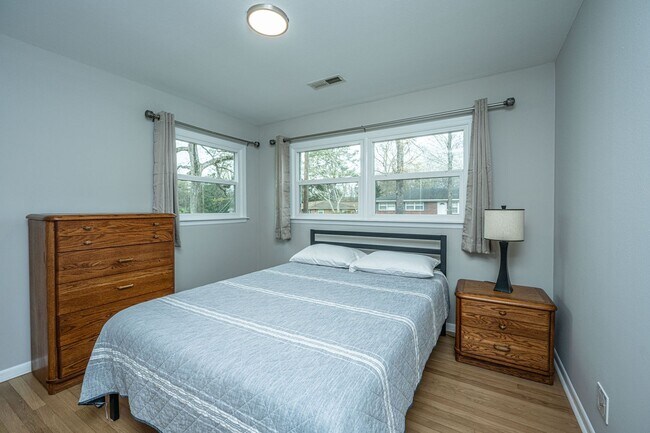 Building Photo - Charming Hanahan Ranch with Hardwood Floor...