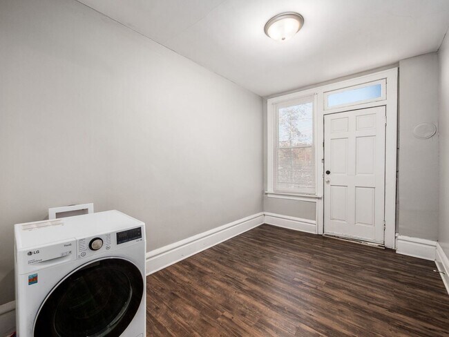 Building Photo - 26 E 2nd Ave