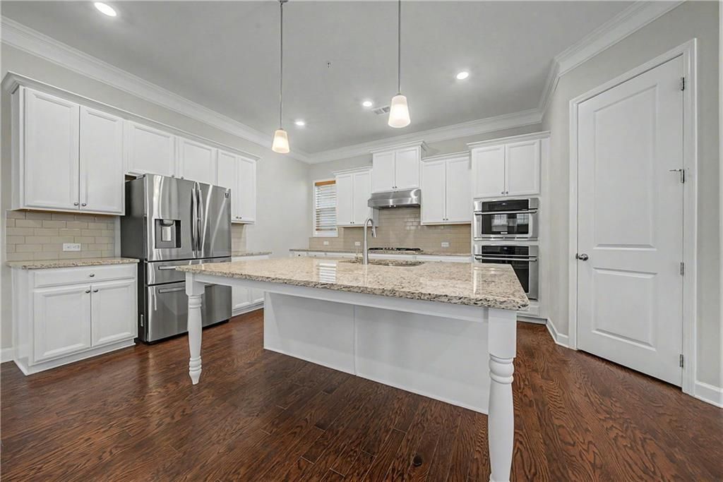 Building Photo - 165 Mansfield Dr