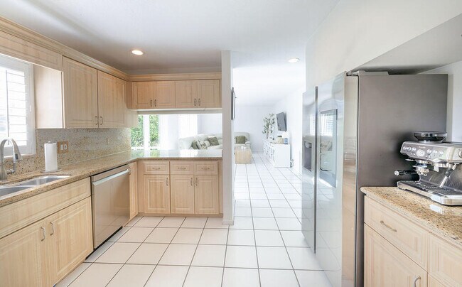 Building Photo - 18157 SE Fairview Cir