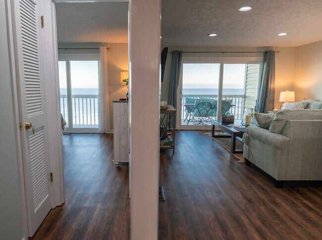 Building Photo - OCEANFRONT GETAWAY OFF-SEASON MONTHLY RENTAL