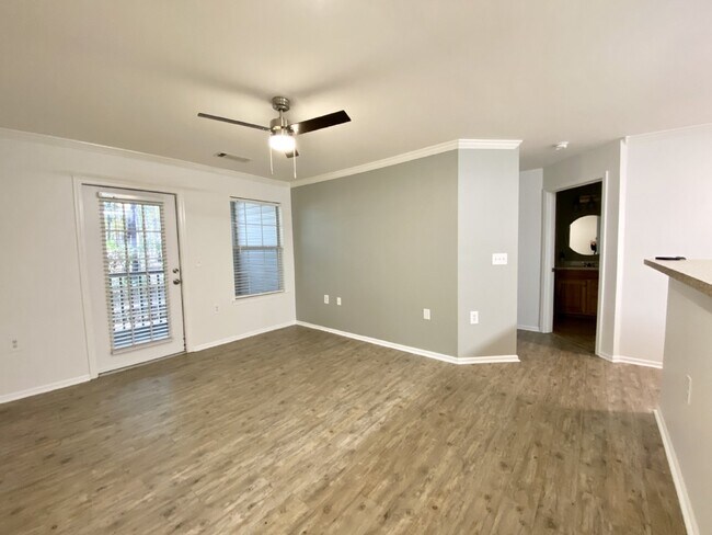 Building Photo - First Floor, One Bedroom Condo at the Reserve at Woodbridge.
