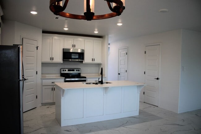 Building Photo - COX-NORTHRIDGE DR-1