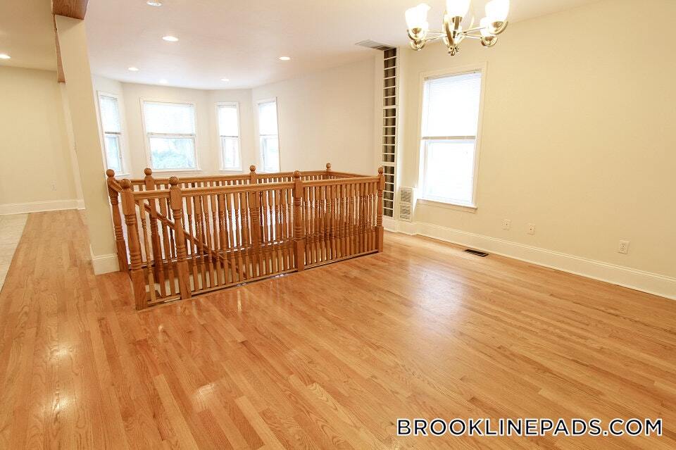 Building Photo - 25 Aspinwall Ave