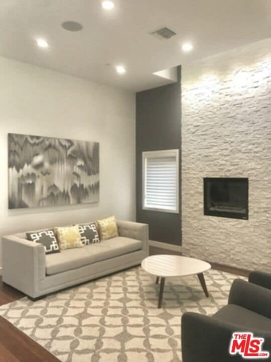 Building Photo - 248 S La Peer Dr