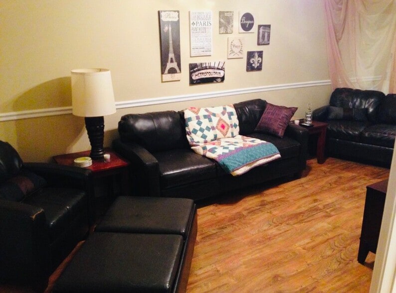 Living Room - 1022 Old Mayhew Rd