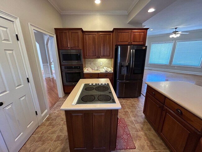 Building Photo - Executive Rental in West Rome $2,595