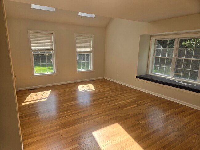 Building Photo - 32 Stowell Rd
