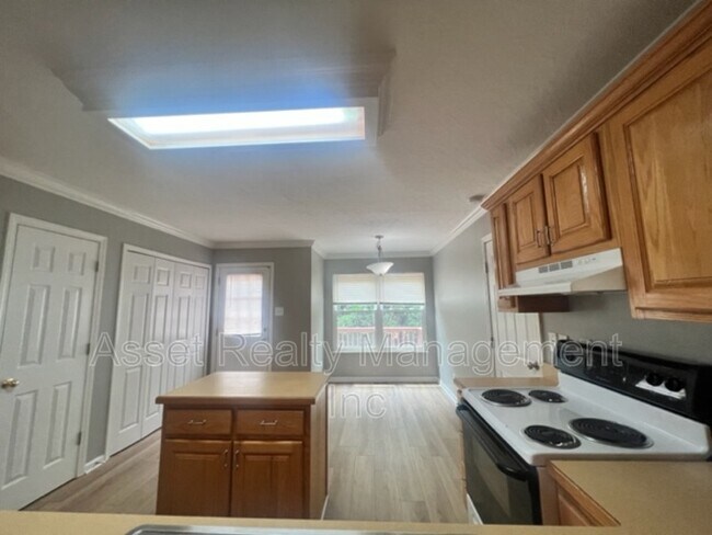 Building Photo - 11011 Woody Dr