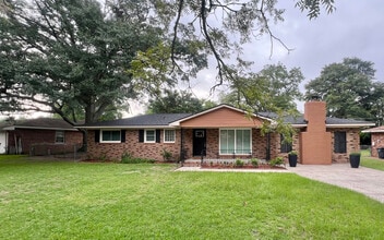Building Photo - 226 Stephens Rd