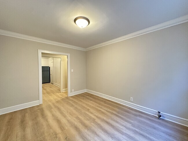 Building Photo - 2332.5 N Spaulding Ave