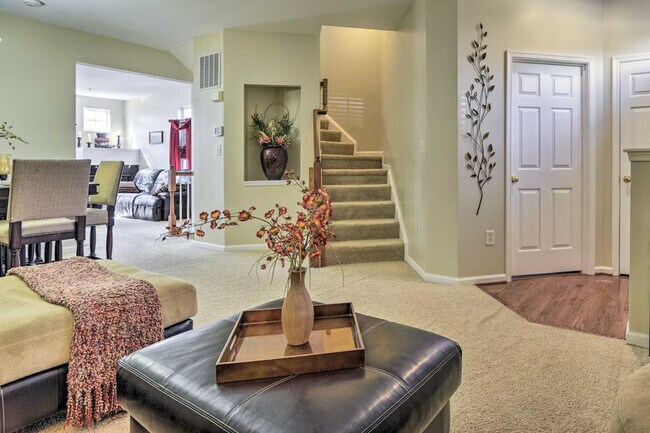 Building Photo - 5077 Cameo Terrace