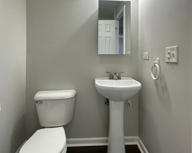 Building Photo - 344 Hickory Ave