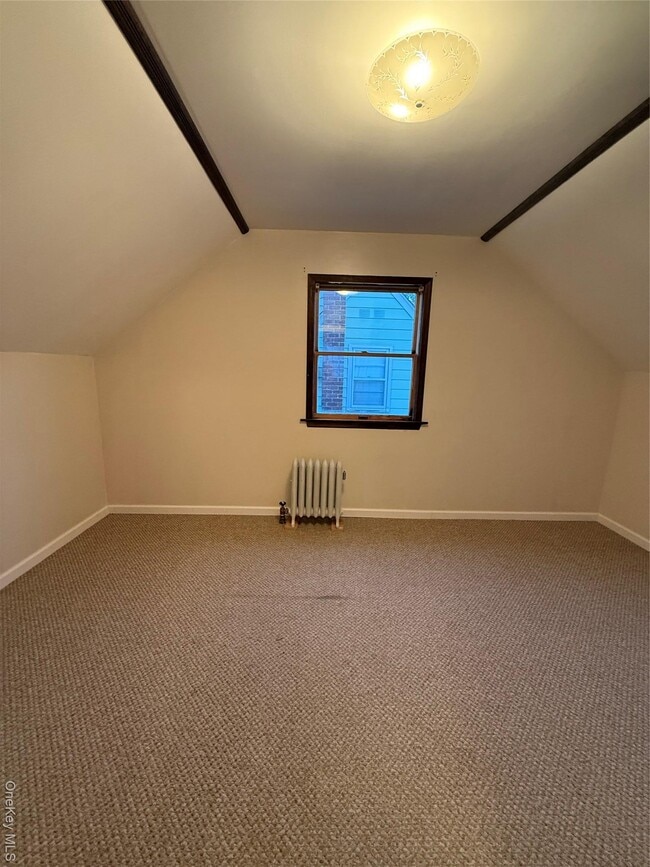 Building Photo - 956 Cherry Ln