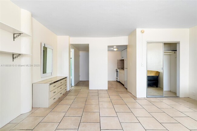 Building Photo - 6484 Indian Creek Dr