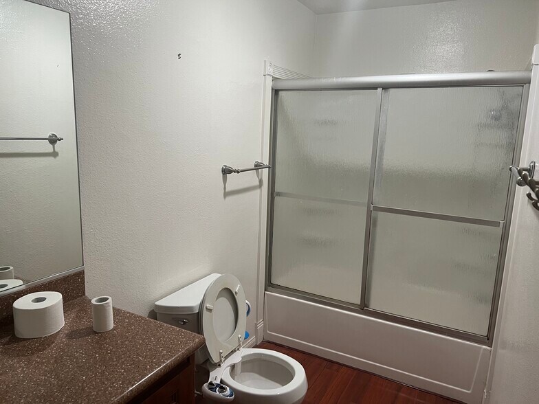 Building Photo - 5120 Raintree Cir